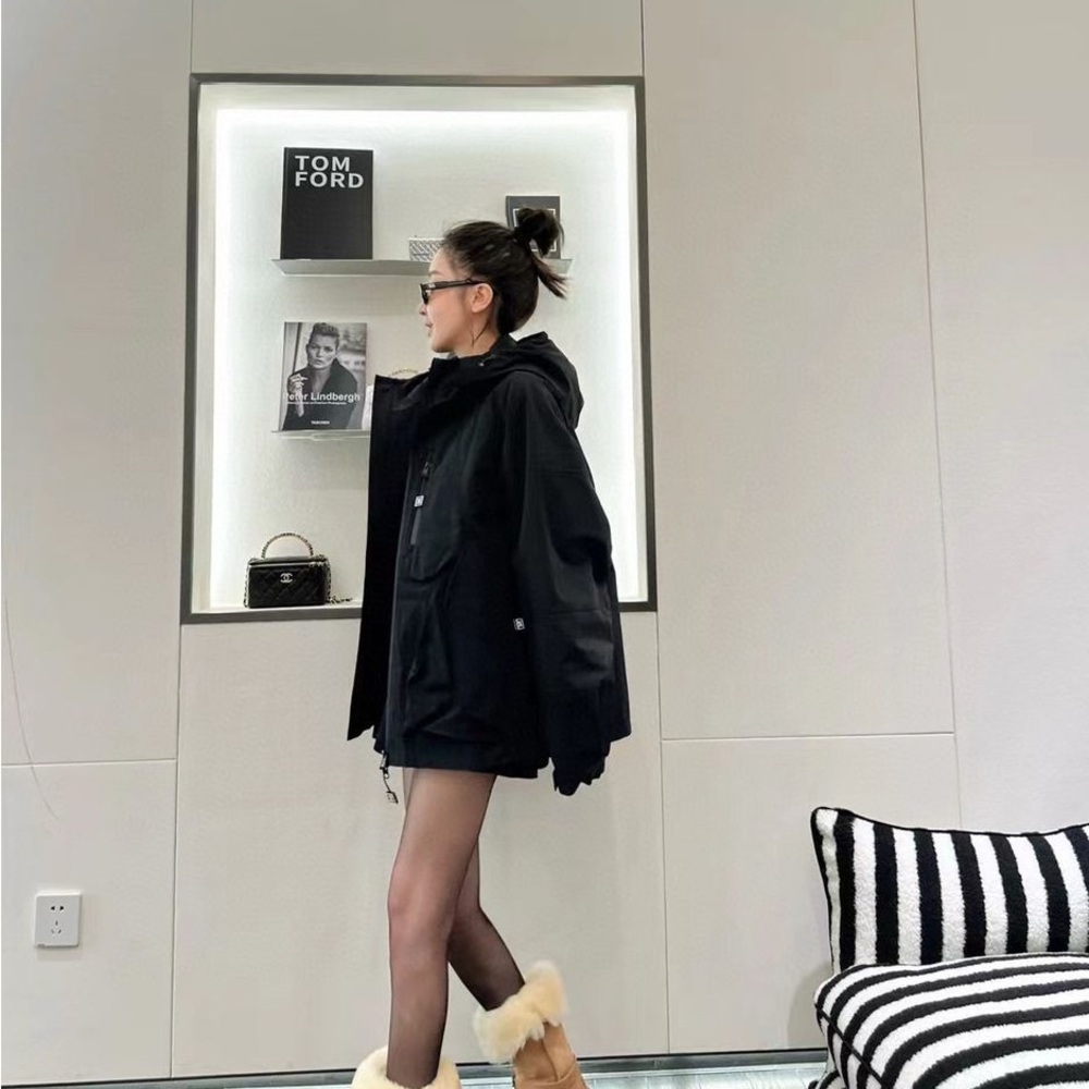 Chanel Women's Black Jacket Oversized - Picture 5 of 16